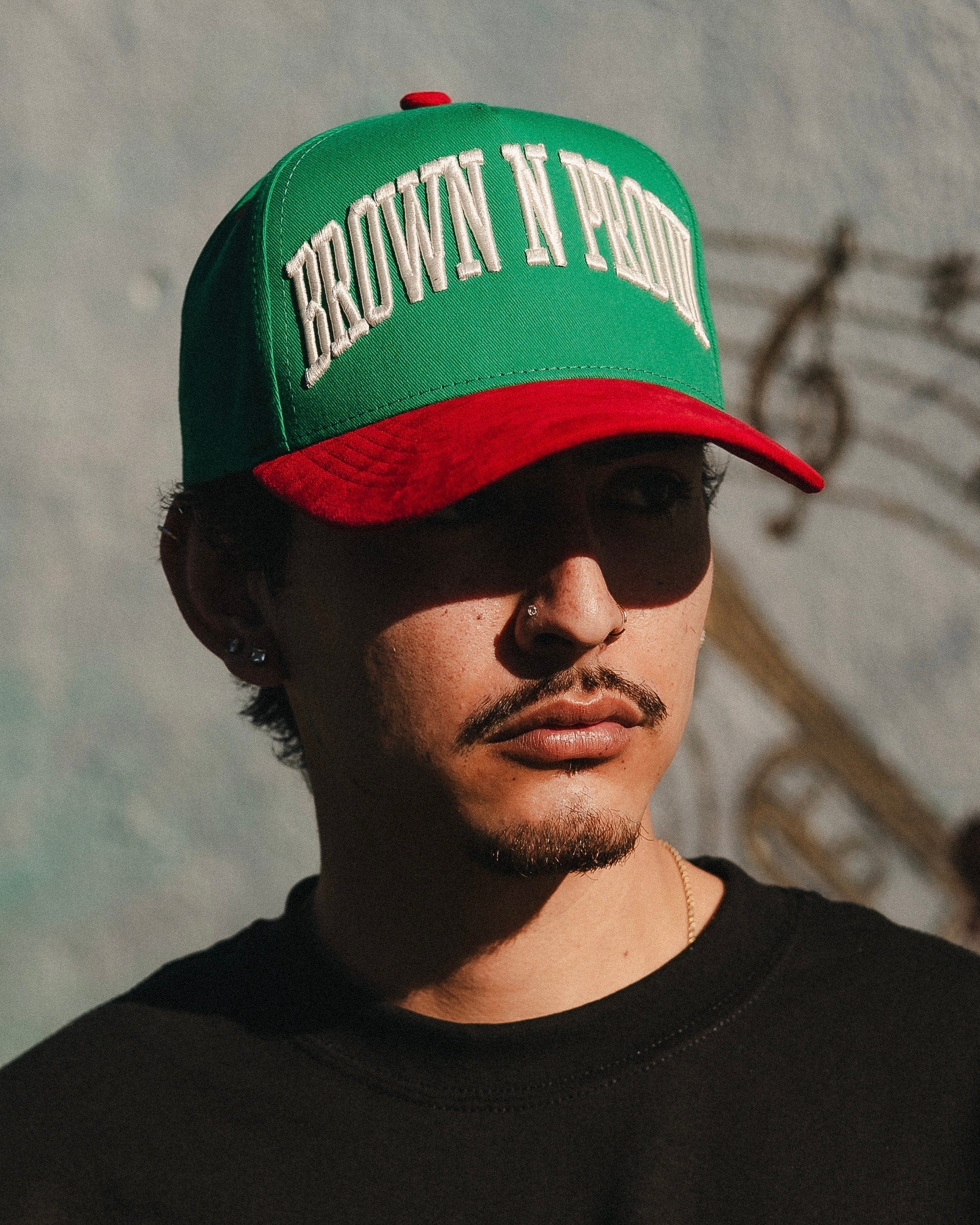 Brown N Proud One size Verde Blanco y Rojo (Suede Brim SnapBack)